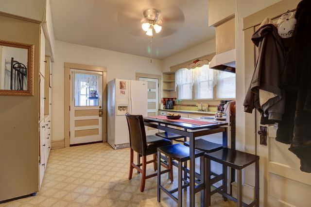 700 N 3rd Street, Clinton, IA 52732