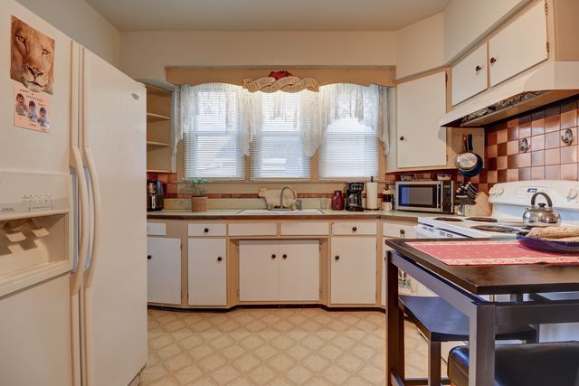 700 N 3rd Street, Clinton, IA 52732