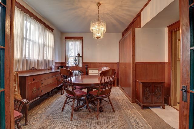 700 N 3rd Street, Clinton, IA 52732