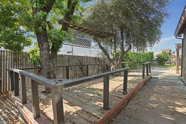 788 Mann Ct, Oakdale, CA 95361