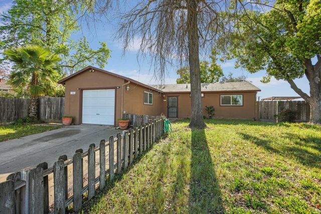 788 Mann Ct, Oakdale, CA 95361
