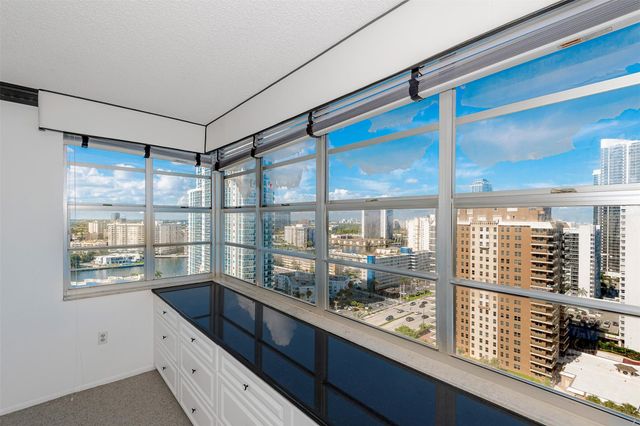 1950 S Ocean Dr 19F, Hallandale Beach, FL 33009