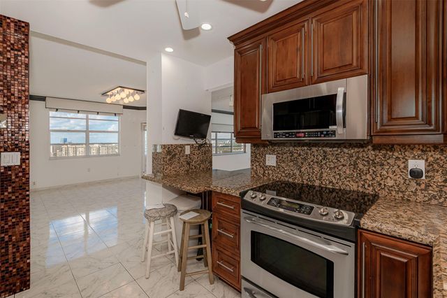 1950 S Ocean Dr 19F, Hallandale Beach, FL 33009