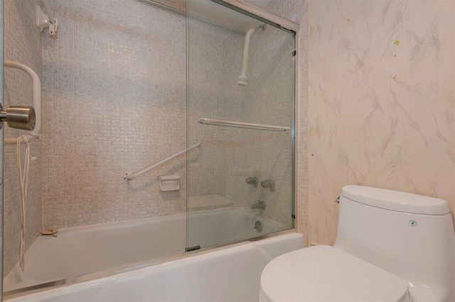 1950 S Ocean Dr 19F, Hallandale Beach, FL 33009