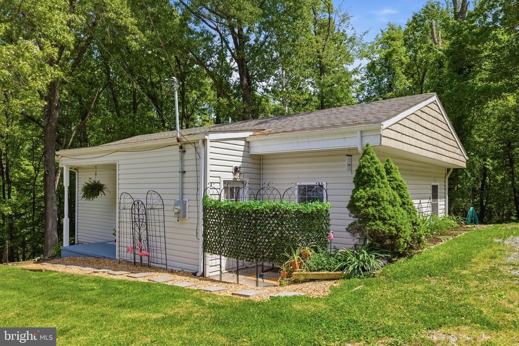 350 EVERGREEN LN, Bluemont, VA 20135
