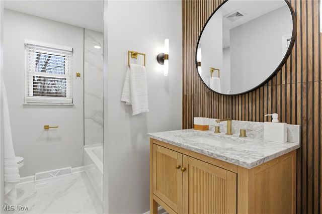 25970 Cambridge Drive, Bedford Heights, OH 44146