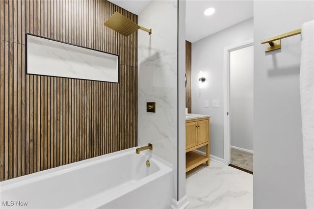 25970 Cambridge Drive, Bedford Heights, OH 44146