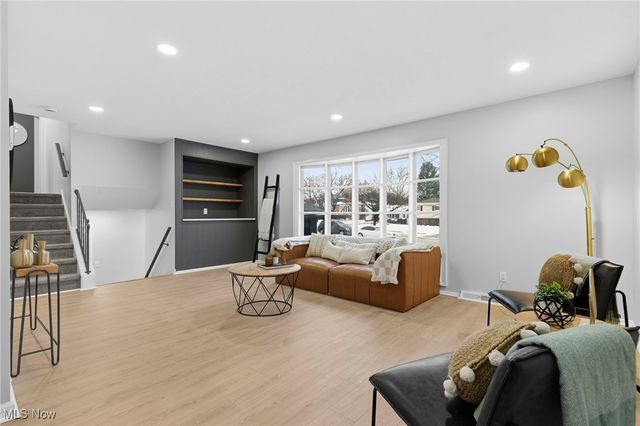 25970 Cambridge Drive, Bedford Heights, OH 44146