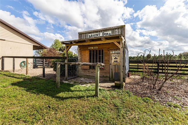 21210 HORSE RANCH RD, Mount Dora, FL 32757