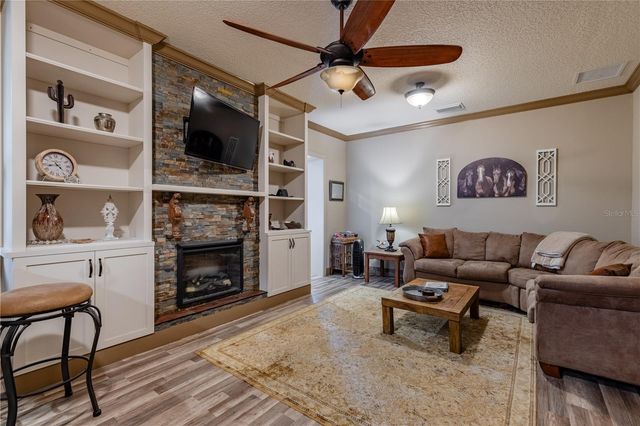 21210 HORSE RANCH RD, Mount Dora, FL 32757