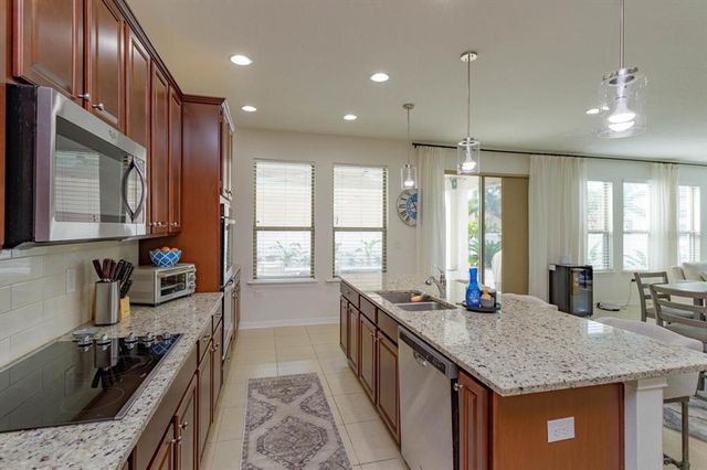 1077 FOUNTAIN COIN LOOP, Orlando, FL 32828