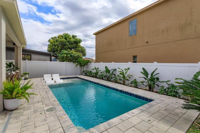 1077 FOUNTAIN COIN LOOP, Orlando, FL 32828
