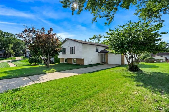 1523 Shadow Lane, St Charles, MO 63303
