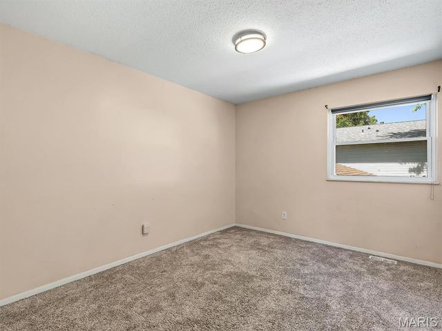 1523 Shadow Lane, St Charles, MO 63303