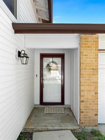 1523 Shadow Lane, St Charles, MO 63303