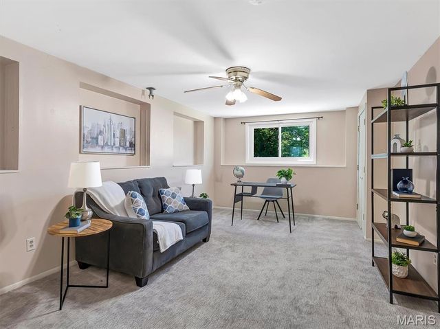 1523 Shadow Lane, St Charles, MO 63303
