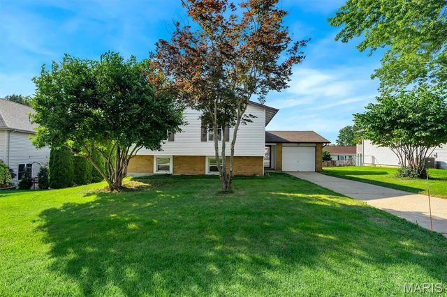 1523 Shadow Lane, St Charles, MO 63303