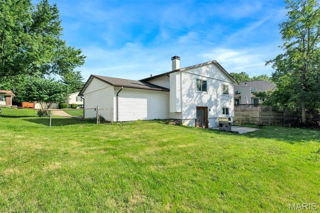 1523 Shadow Lane, St Charles, MO 63303