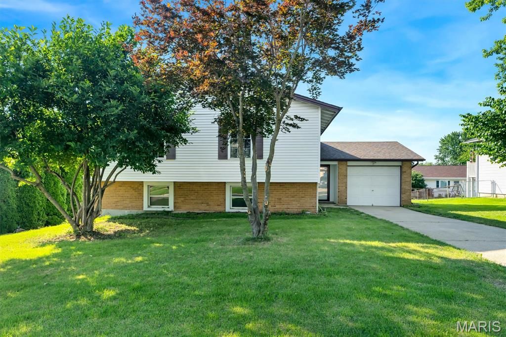 1523 Shadow Lane, St Charles, MO 63303