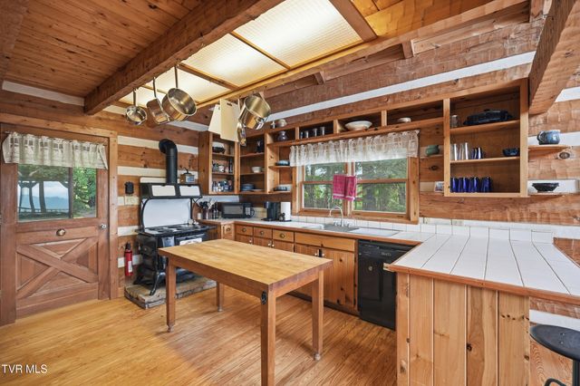 900 Greer Road, Trade, TN 37691