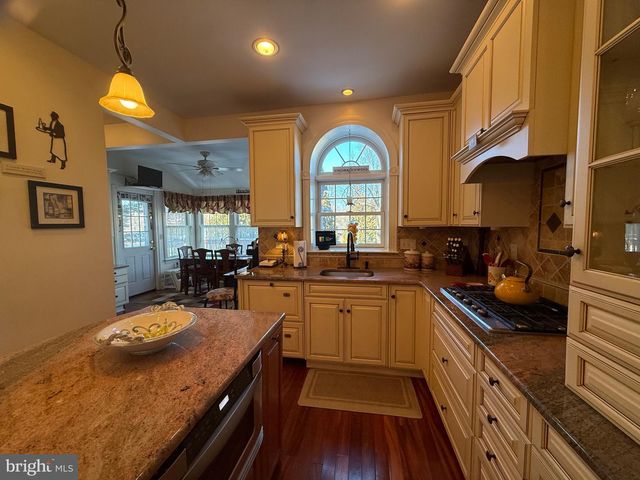 221 SUMMIT AVE, Jenkintown, PA 19046