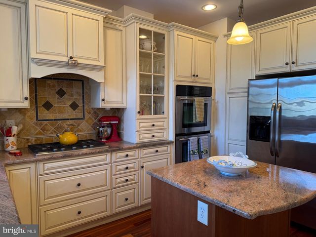 221 SUMMIT AVE, Jenkintown, PA 19046