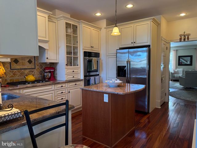 221 SUMMIT AVE, Jenkintown, PA 19046