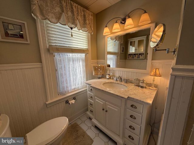 221 SUMMIT AVE, Jenkintown, PA 19046