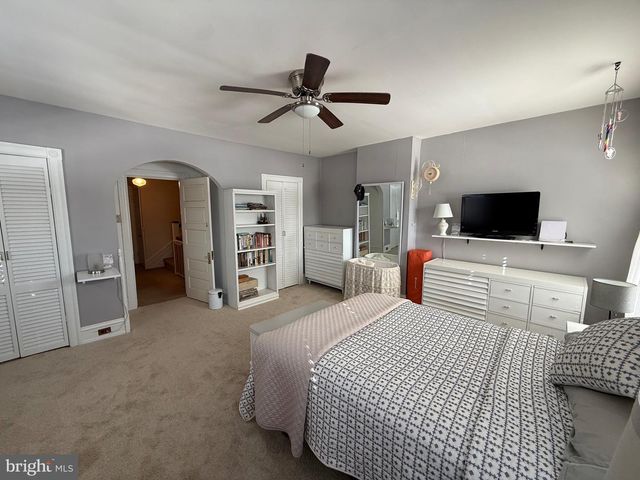 221 SUMMIT AVE, Jenkintown, PA 19046