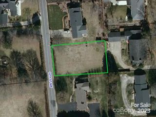 1236 10th Street NW, Hickory, NC 28601