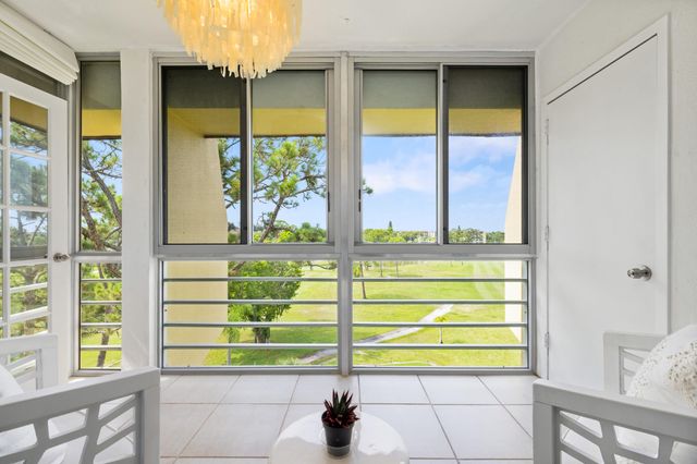3654 Via Poinciana 603, Lake Worth, FL 33467