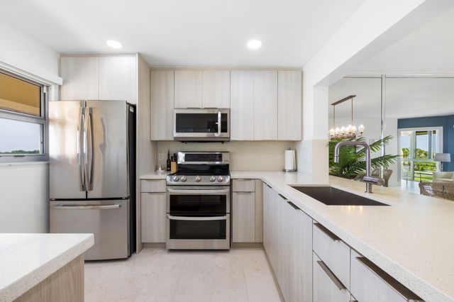 3654 Via Poinciana 603, Lake Worth, FL 33467