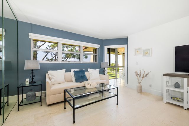 3654 Via Poinciana 603, Lake Worth, FL 33467