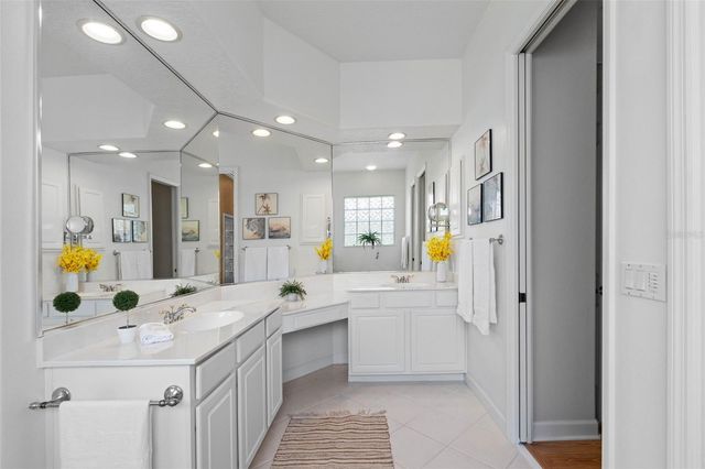 6803 COYOTE RIDGE COURT, Bradenton, FL 34201