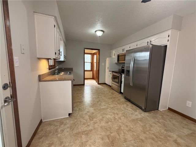 4201 NW 64th Place, Kansas City, MO 64151
