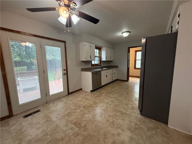 4201 NW 64th Place, Kansas City, MO 64151