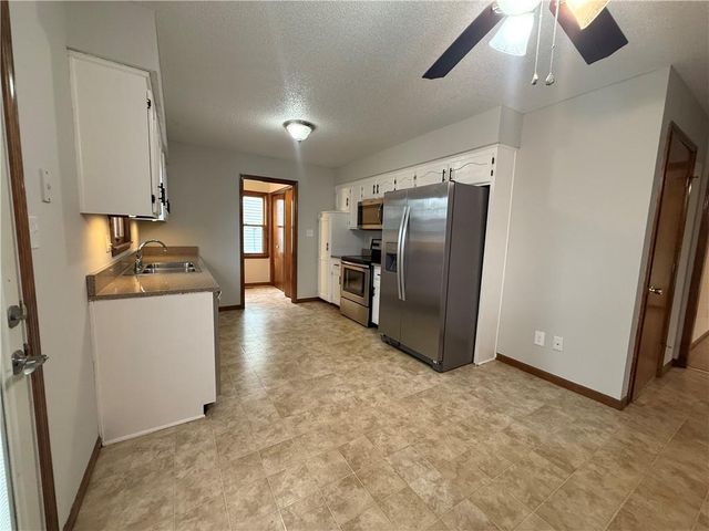 4201 NW 64th Place, Kansas City, MO 64151