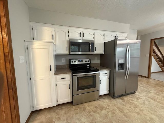 4201 NW 64th Place, Kansas City, MO 64151