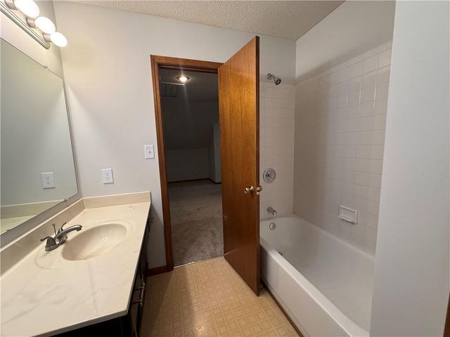 4201 NW 64th Place, Kansas City, MO 64151