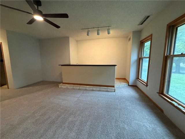 4201 NW 64th Place, Kansas City, MO 64151