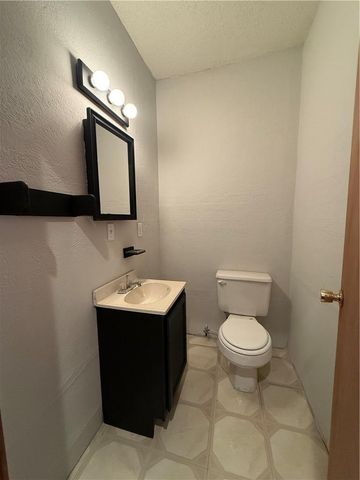 4201 NW 64th Place, Kansas City, MO 64151