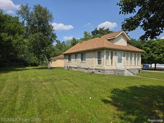 29200 W 8 Mile Road, Farmington Hills, MI 48336