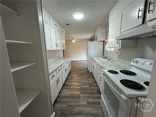 321 Sharondale Road, Savannah, GA 31419