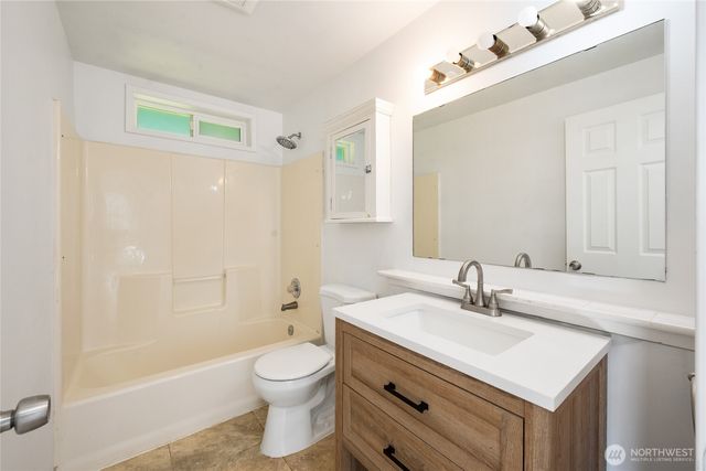 7918 W Golf Course Drive, Blaine, WA 98230