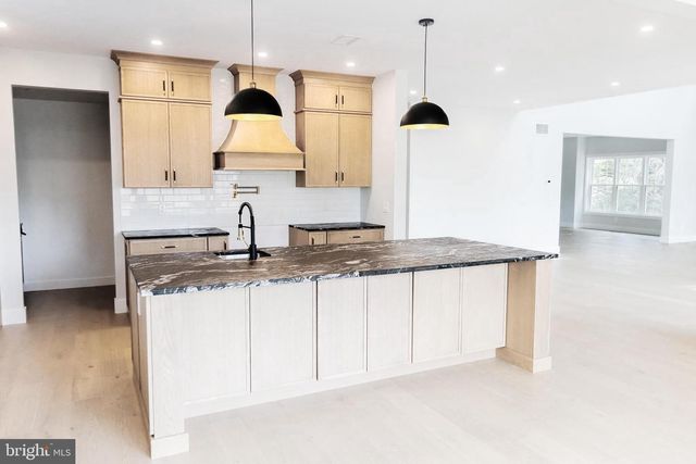 506 LOWER HOLLAND RD, Southampton, PA 18966