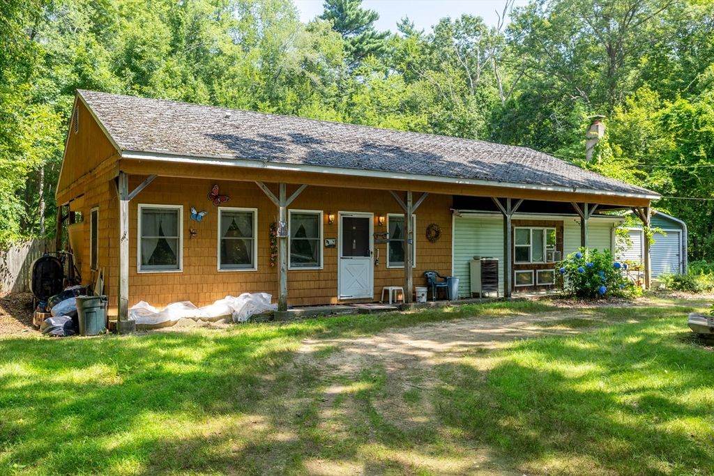 10 Mountain Brook Road, Sturbridge, MA 01566