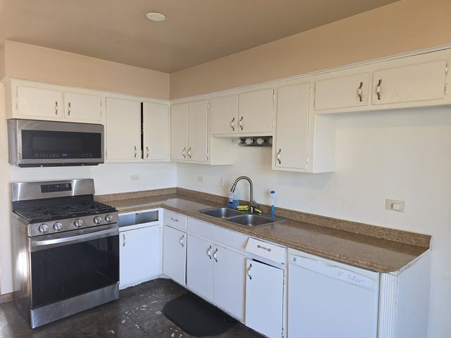 14057 S Hoxie Avenue, Burnham, IL 60633