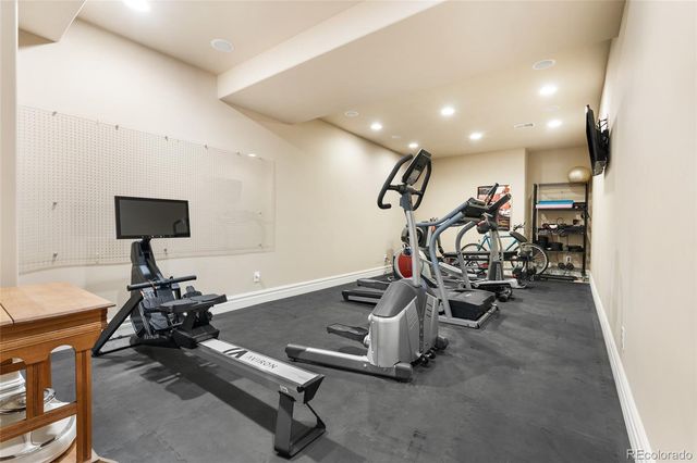 1160 N Monaco Parkway, Denver, CO 80220