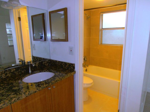 877 Twin Lakes Drive G, Coral Springs, FL 33071