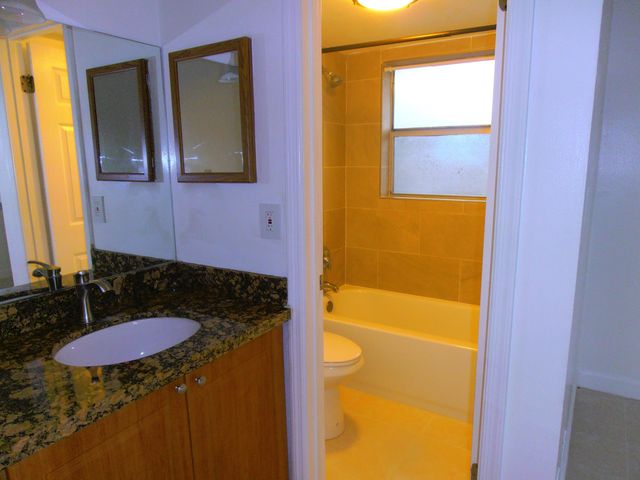 877 Twin Lakes Drive G, Coral Springs, FL 33071